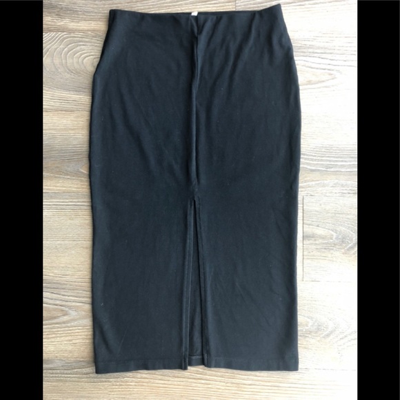Black Front Slit Spandex Pencil Skirt - Picture 2 of 3